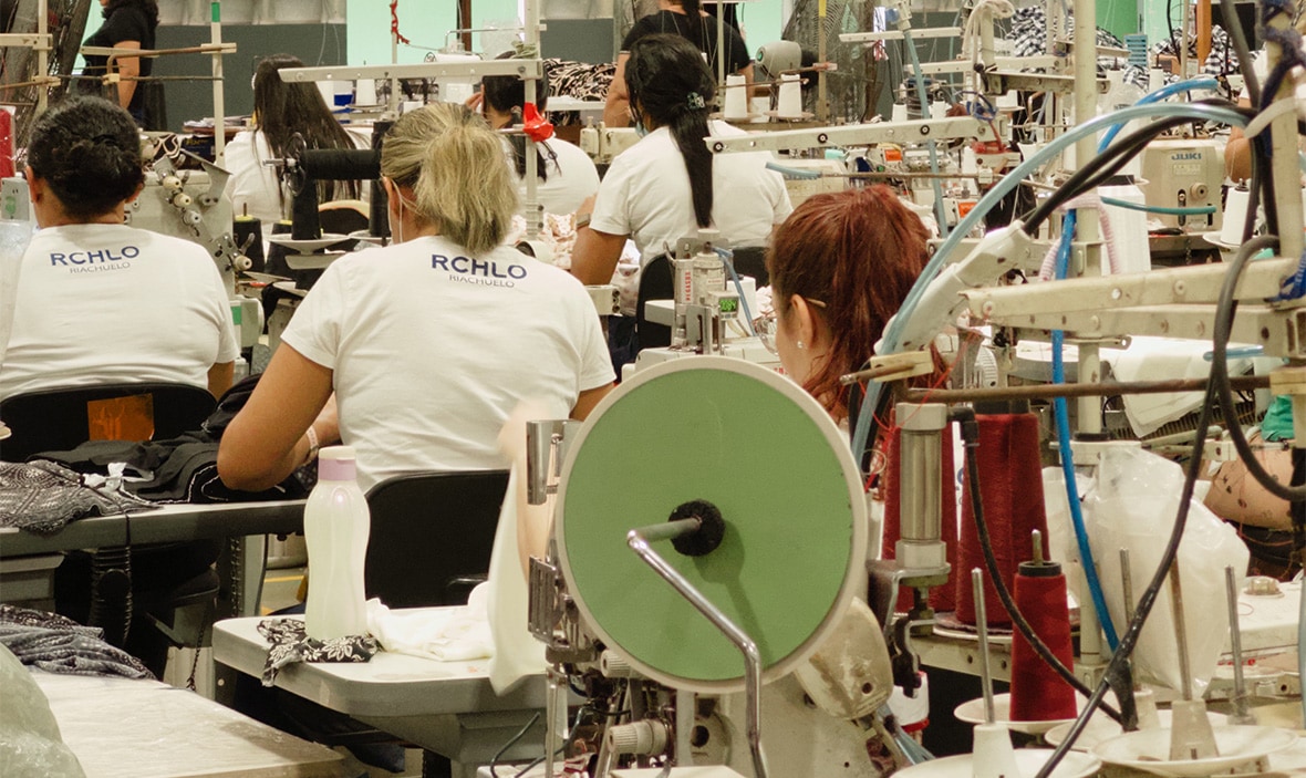 Colaboradores na fábrica em Natal-RN